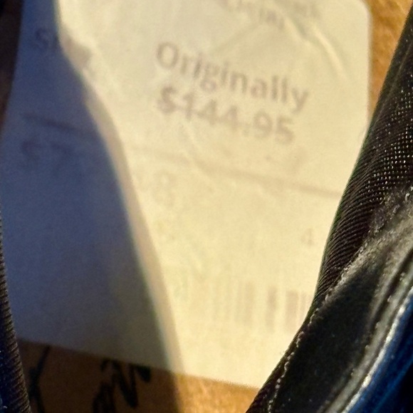 ⭐️Trotters Black MIKA Leather Ankle Boots⭐️ - Picture 11 of 13